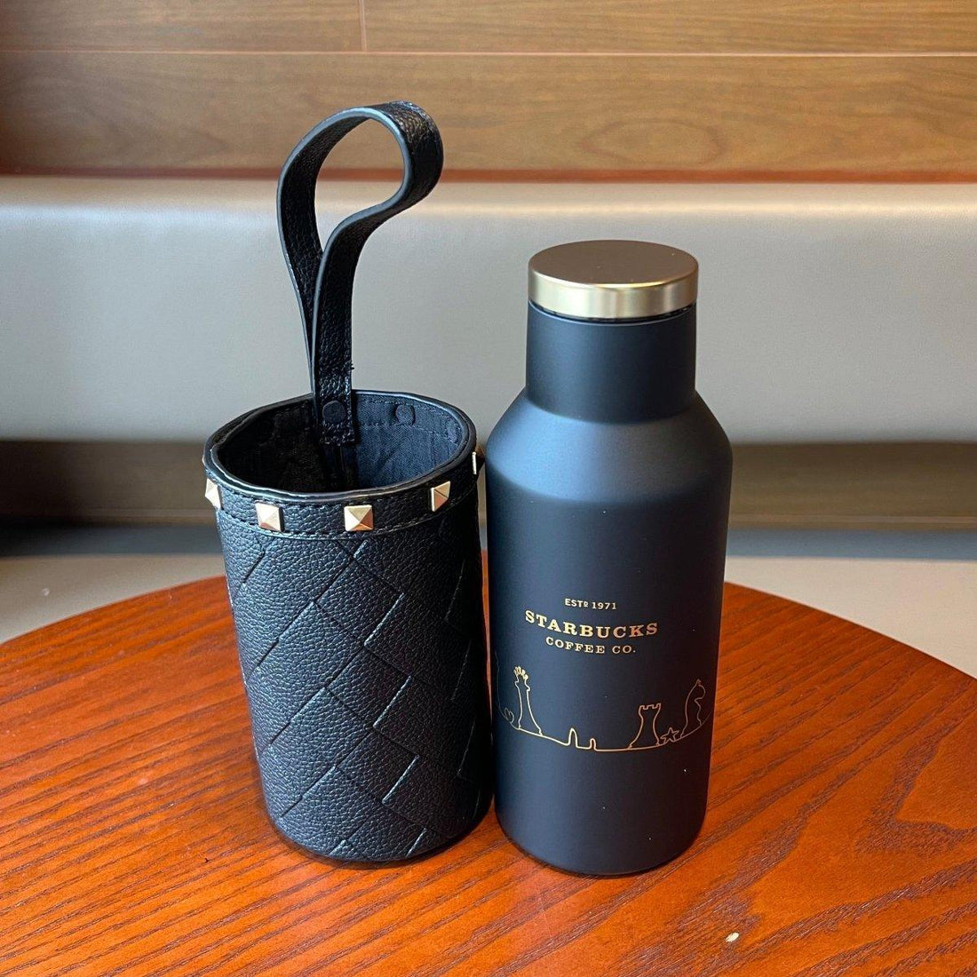 Get the Best Quality Bottle: Black and Gold Stud - Ann Ann Starbucks